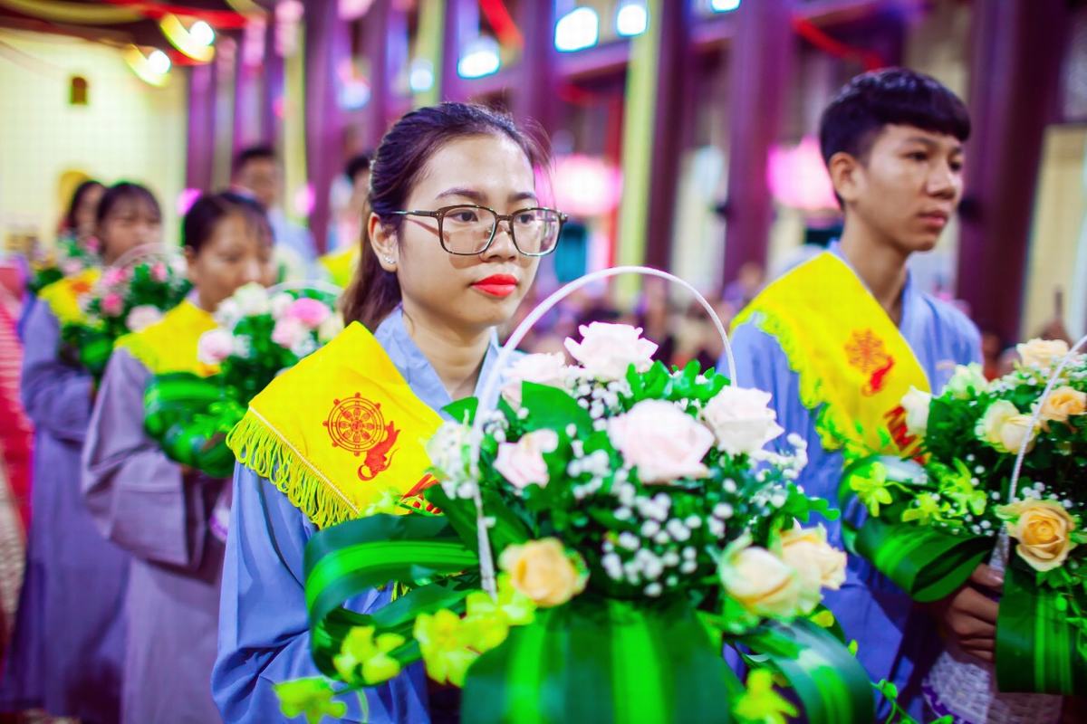 Mùng 1 nên dâng hương hoa gì để cả tháng đều gặp may mắn