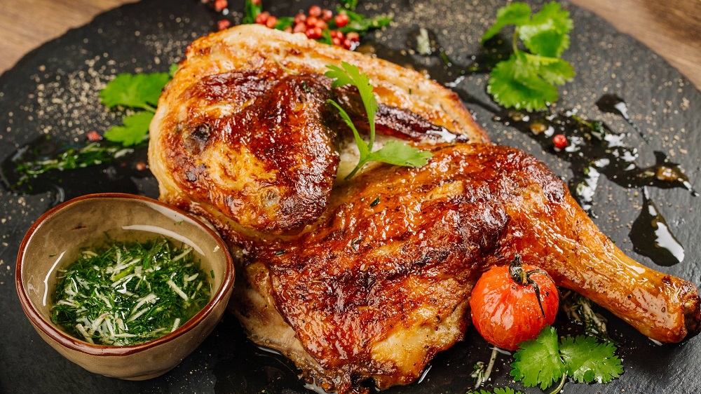 Thực hiện món gà nướng ngũ vị thơm ngon bằng lò nướng